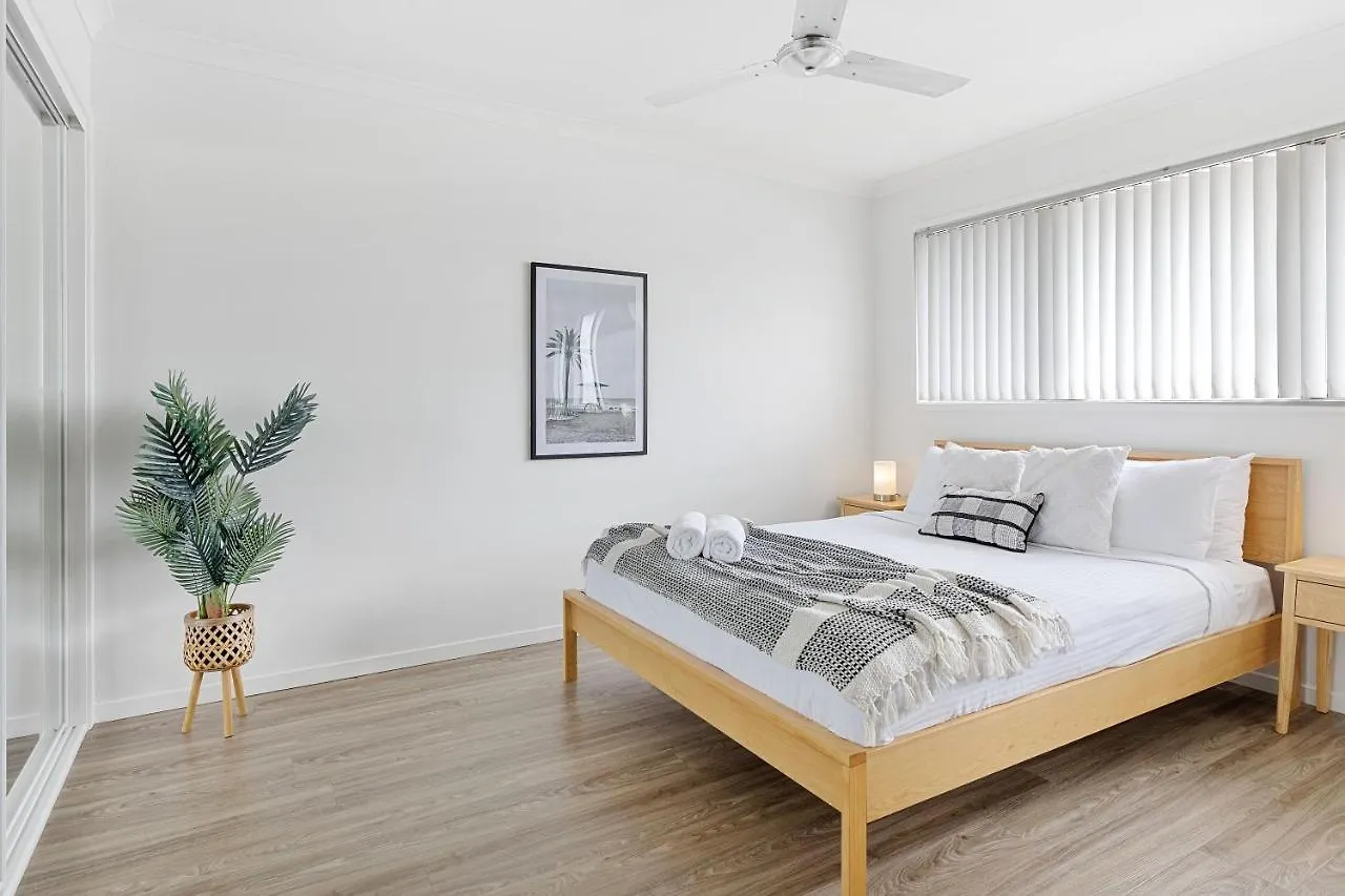 3Br, 3Bth, Walk To Beach & City Centre Maroochydore Holiday home