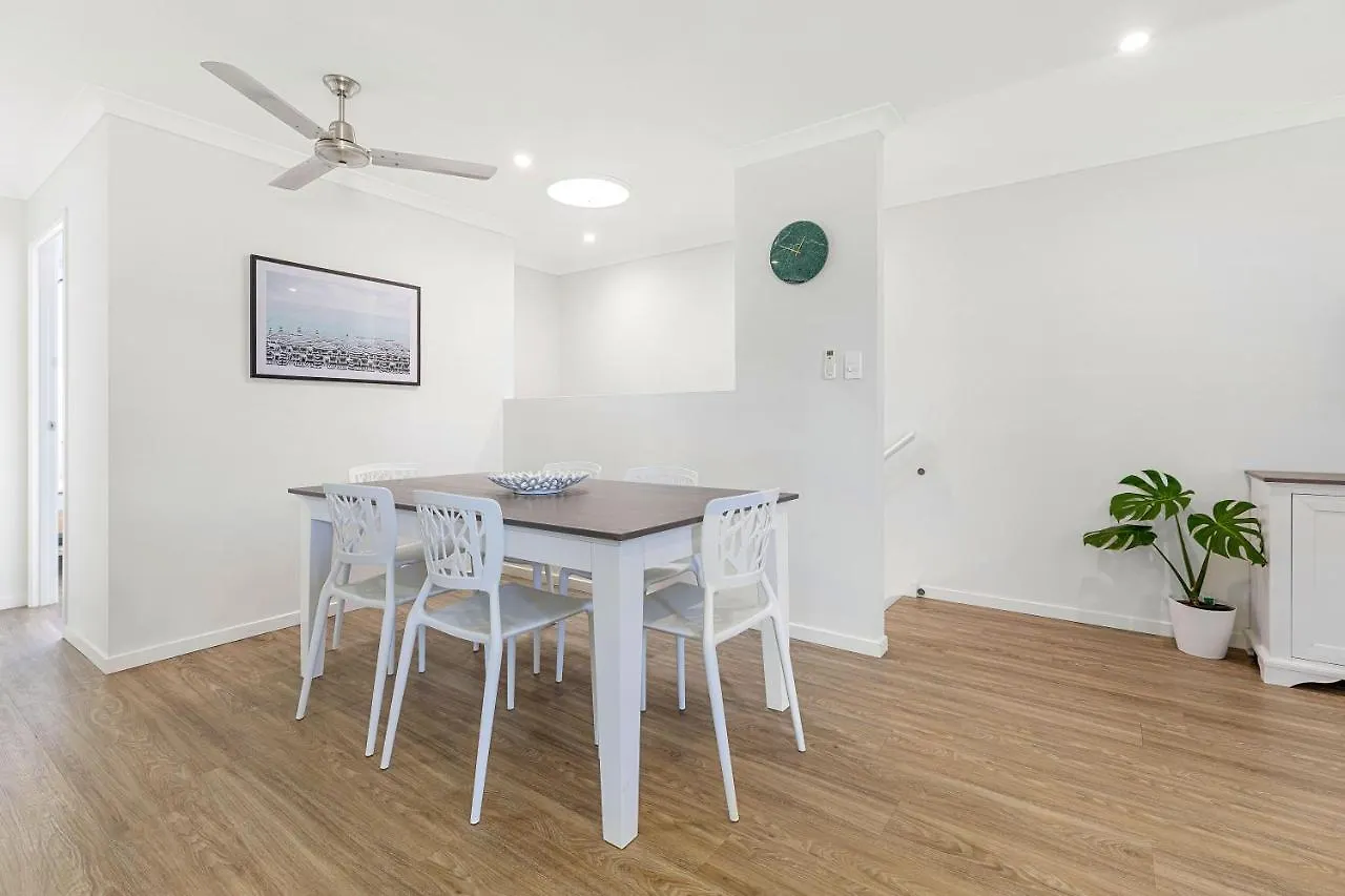 3Br, 3Bth, Walk To Beach & City Centre Maroochydore Australia