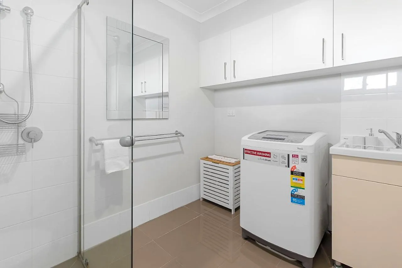 Holiday home 3Br, 3Bth, Walk To Beach & City Centre Maroochydore Australia
